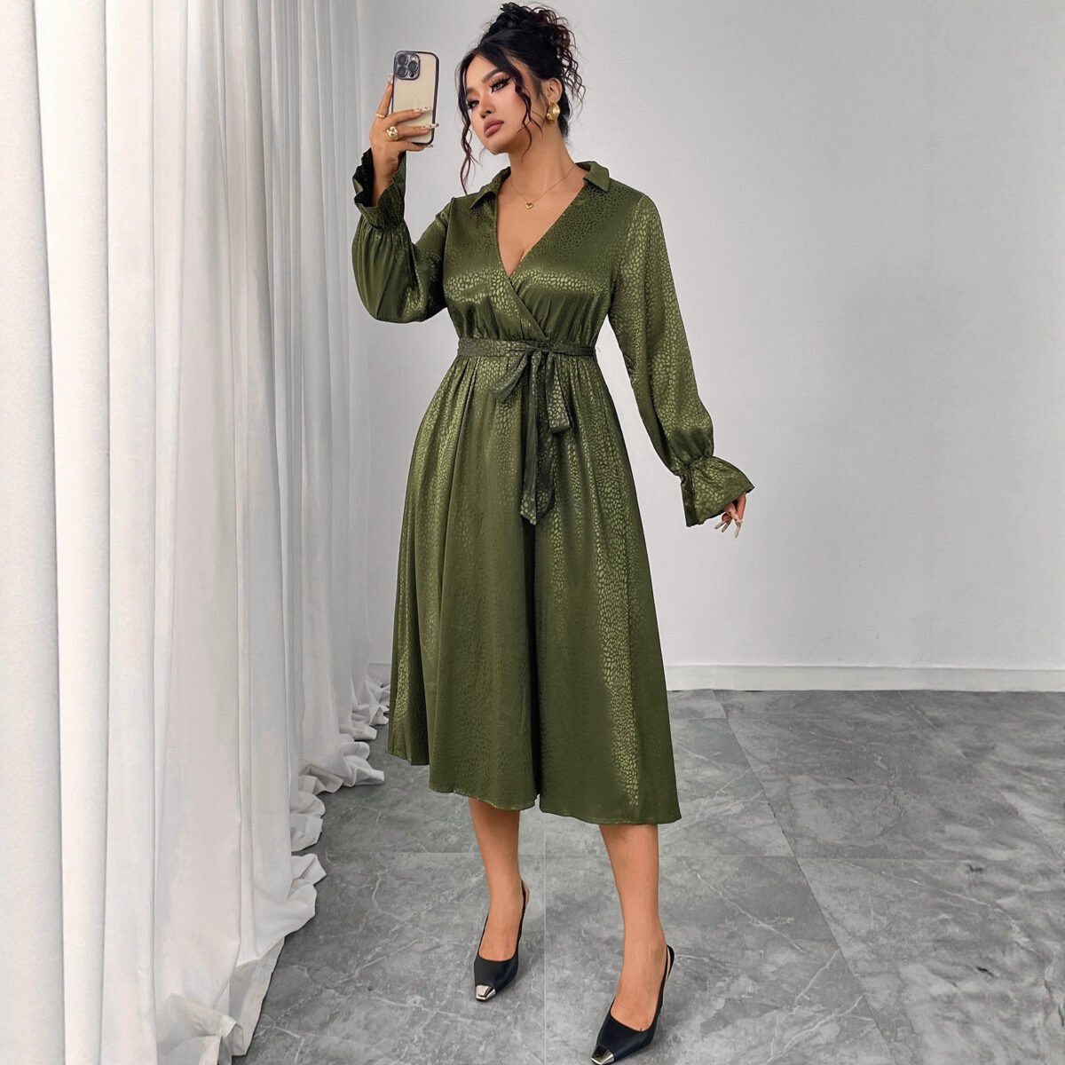 Elegant Vintage High-Waisted A-Line Dress with V-Neck